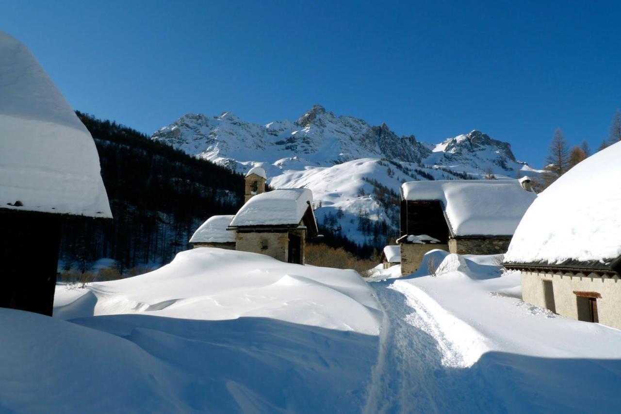 Le Leyrier Hameau Des Chazals Nevache Hautes Alpes Dış mekan fotoğraf